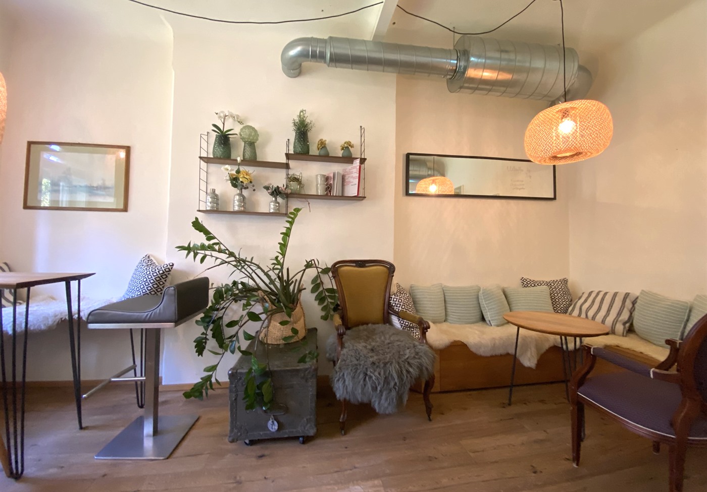 Der gemütliche Salon im Röstzimmer